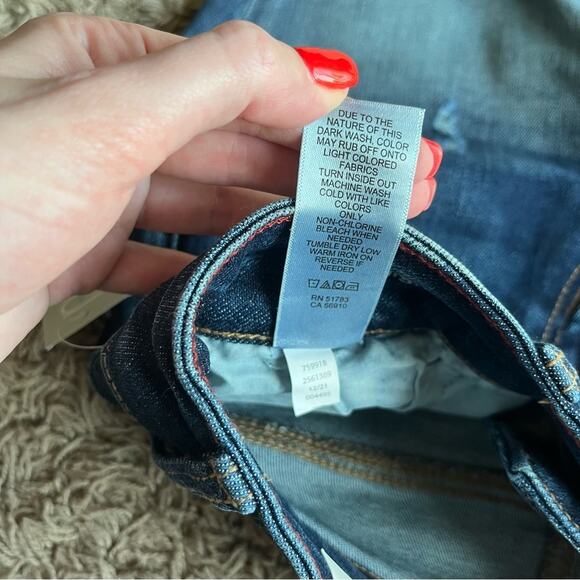 NWT! Maurices Edgely Distressed Dark Wash Short Size 0 - Picture 8 of 11